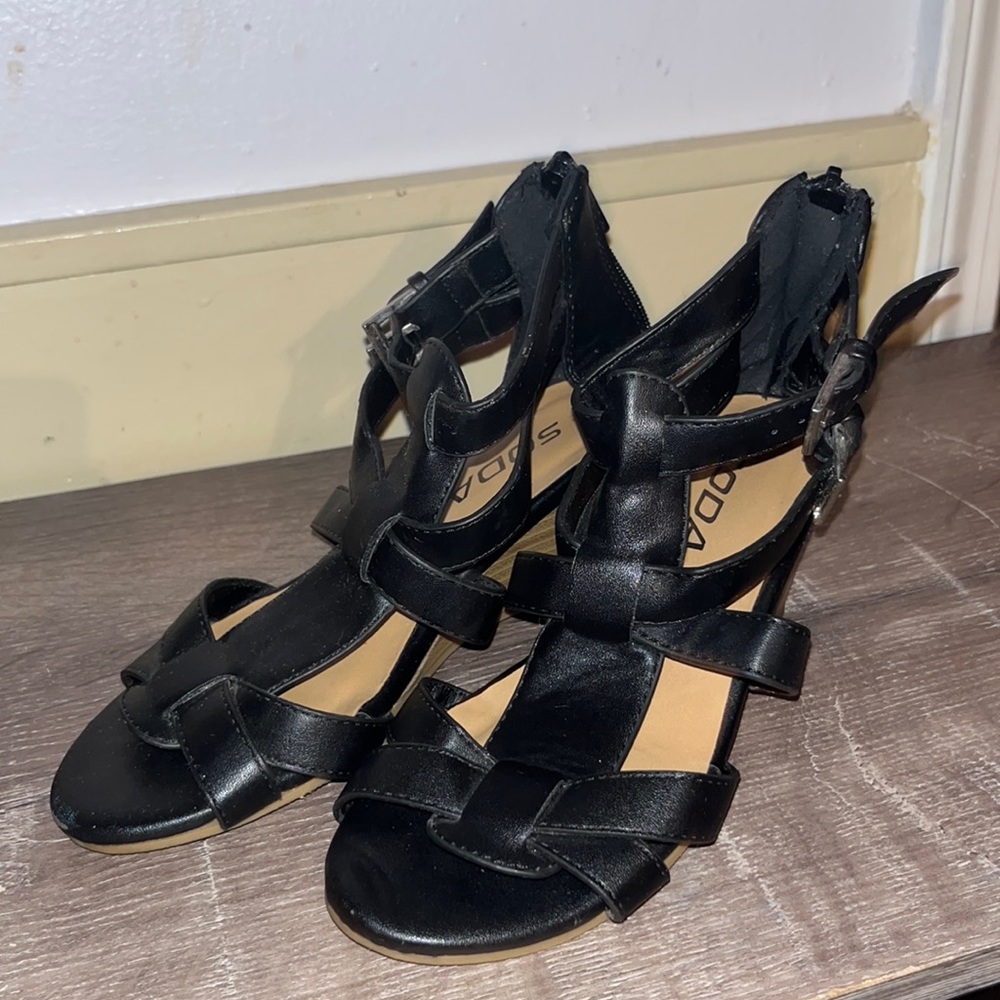 Girls Heel/Wedges Size 2 Black